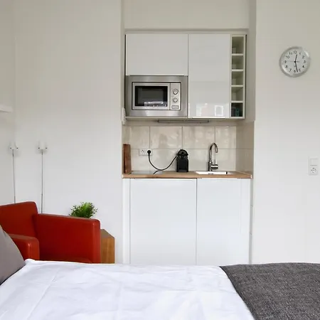 Apartment Hell Und Modern Eingerichtete Auf Den Ringen *